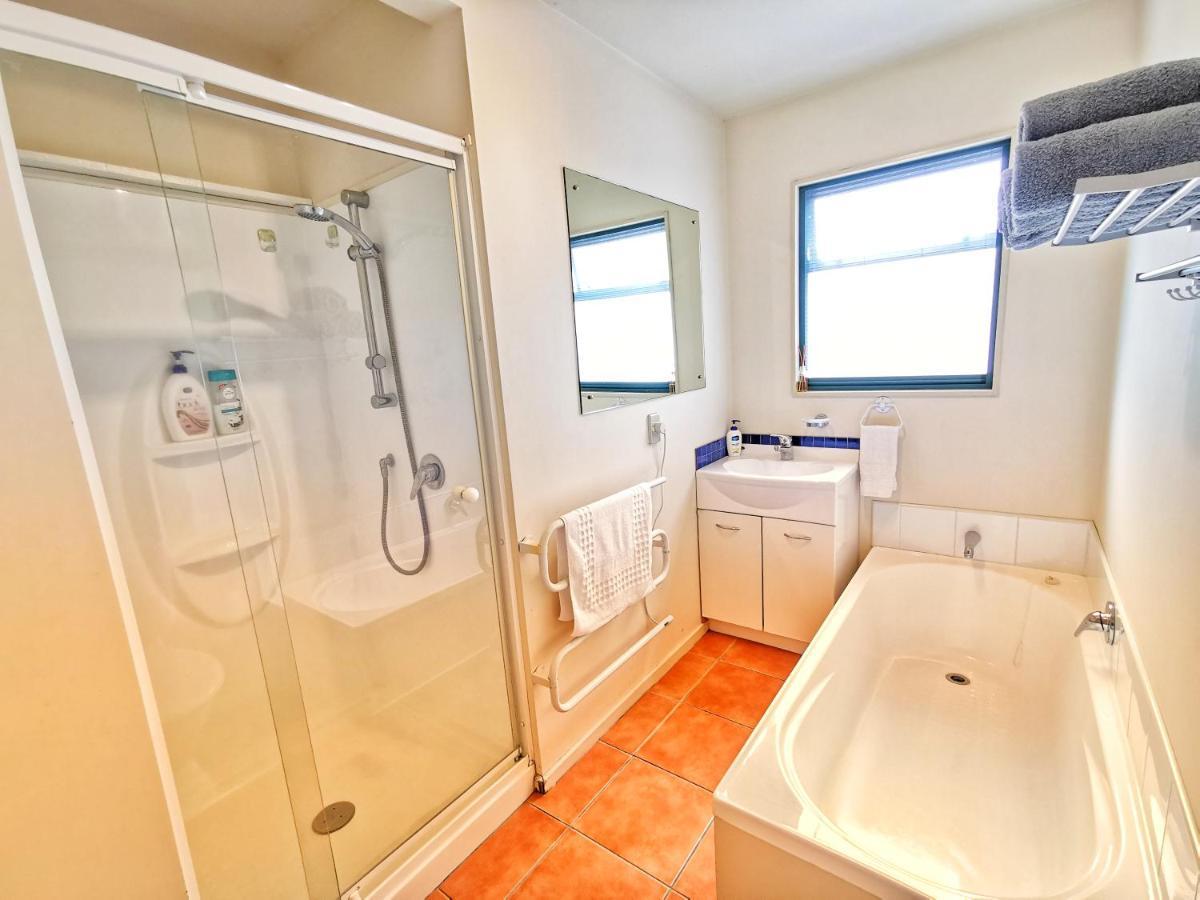 Atarau Grove Holiday House Paraparaumu Bagian luar foto